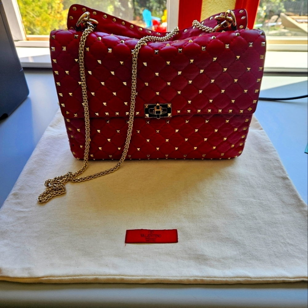 VALENTINO Rockstud Spike format medium like new Red color Golden chain